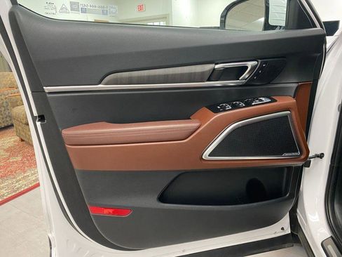 Used 2024 Kia Telluride SX image 11