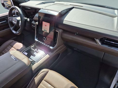 New 2026 GMC Yukon XL Denali Ultimate AWD/4WD image 30