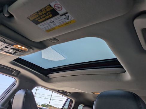 Used 2022 Toyota Highlander XLE image 27