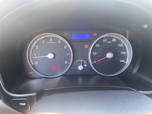 Used 2011 Hyundai Accent GL FWD image 12
