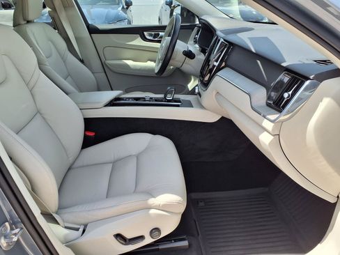 Certified 2024 Volvo XC60 B5 Plus w/ Protection Package Premier AWD/4WD image 11