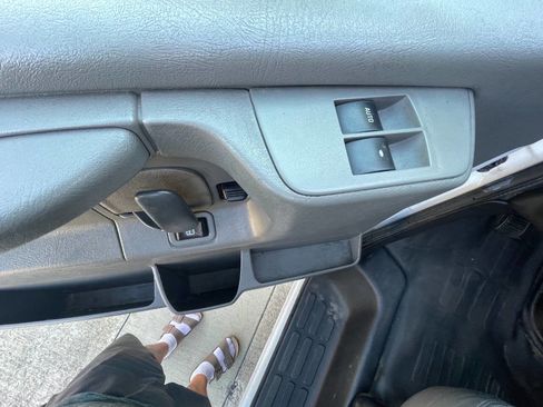 Used 2015 Chevrolet Express 2500 image 12