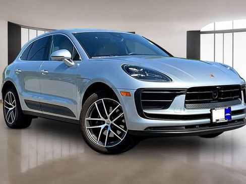 Used 2026 Porsche Macan AWD/4WD image 3