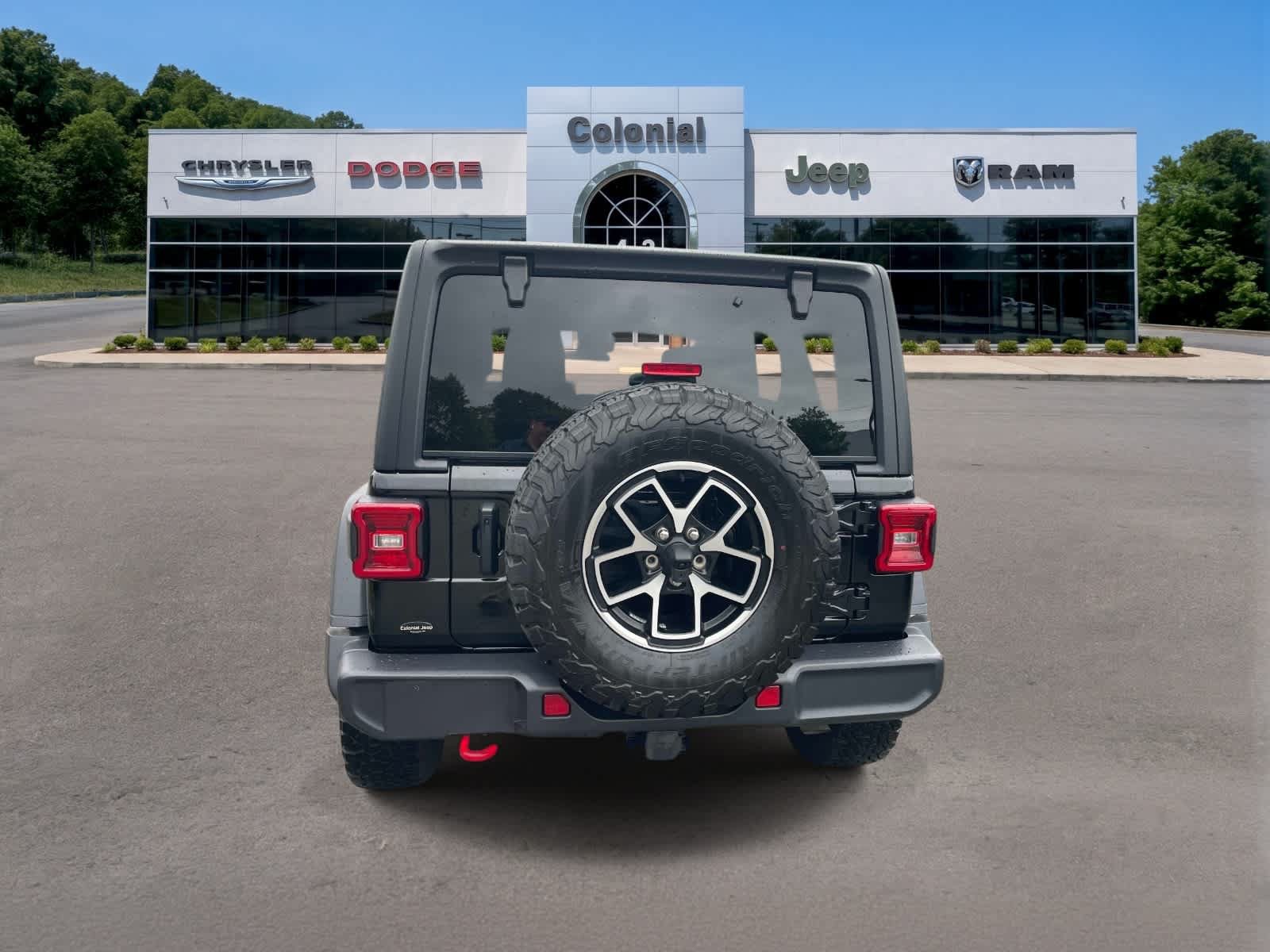 Used 2024 Jeep Wrangler Unlimited Rubicon w/ Technology Group AWD/4WD image 4