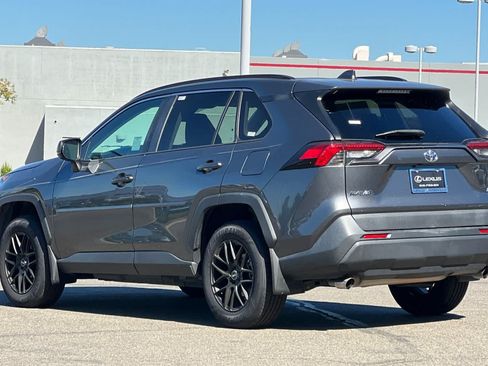 Used 2019 Toyota RAV4 LE FWD image 7