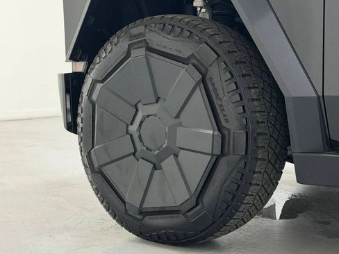 Used 2025 Tesla Cybertruck 2WD Crew Cab image 40