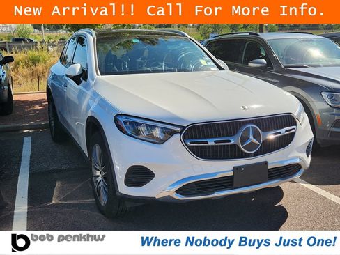 Used 2025 Mercedes-Benz GLC 300 image 1