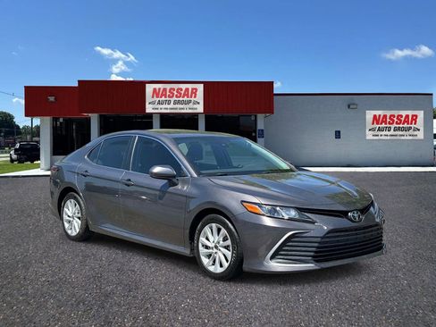 Used 2022 Toyota Camry LE image 3