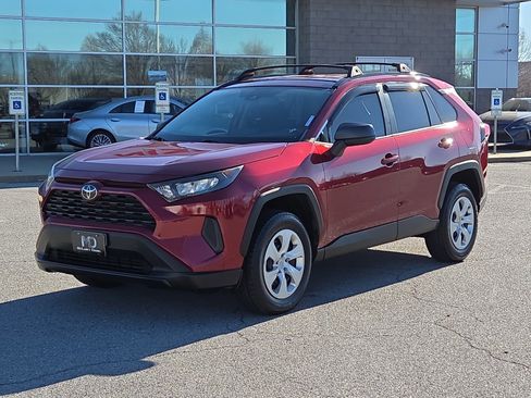 Used 2020 Toyota RAV4 LE image 2