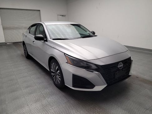 Used 2024 Nissan Altima 2.5 SV image 13