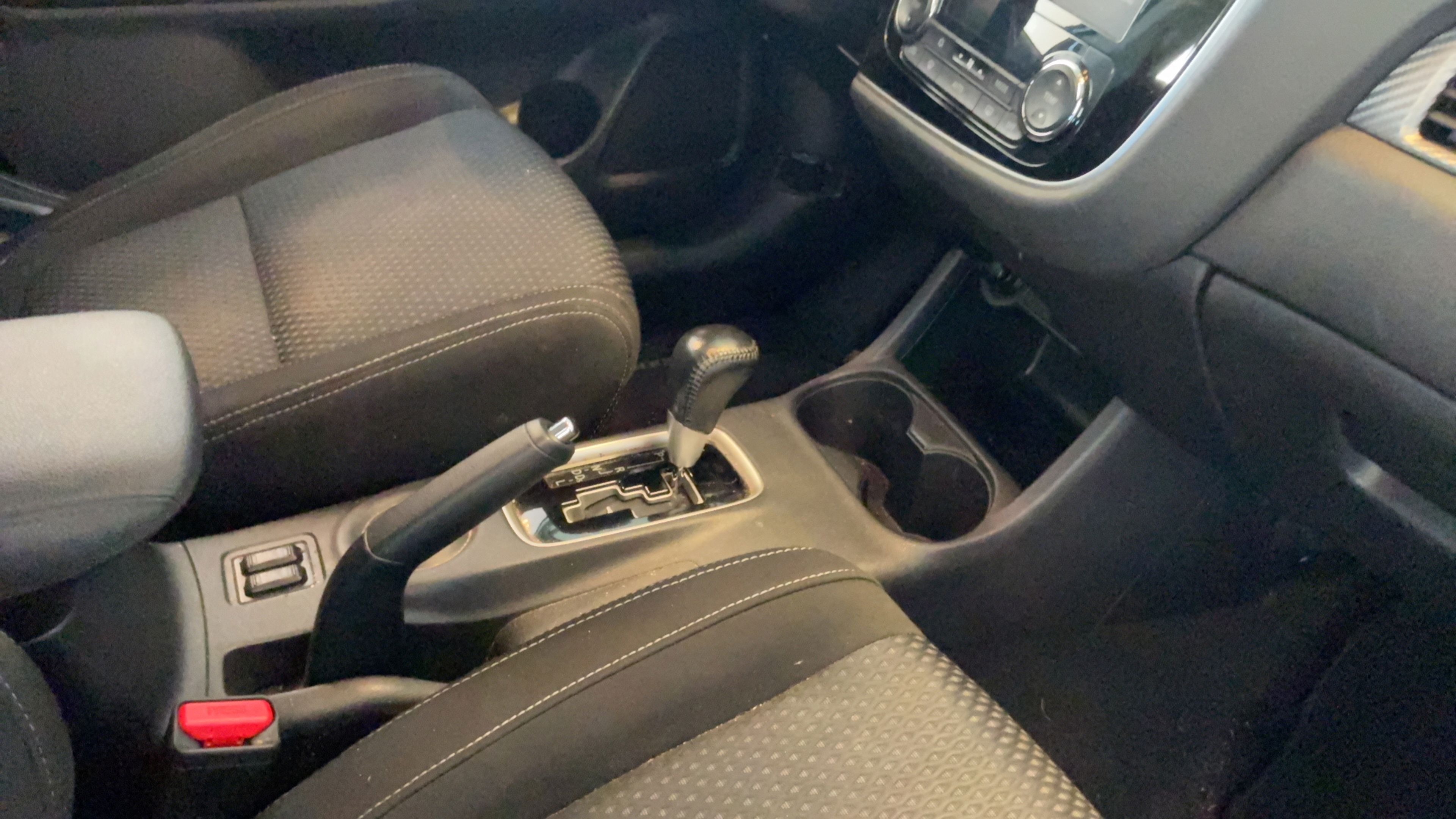 Used 2016 Mitsubishi Outlander SE FWD image 36