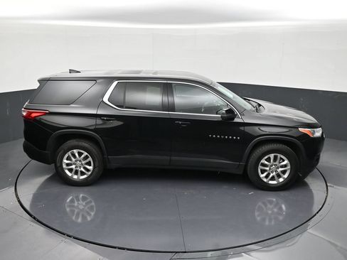 Used 2021 Chevrolet Traverse LS FWD image 17