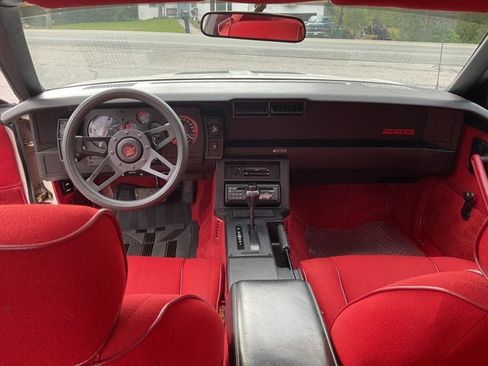 Used 1987 Chevrolet Camaro Z28 RWD image 16