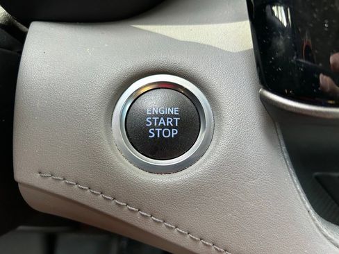 Used 2021 Toyota Highlander XLE FWD image 30