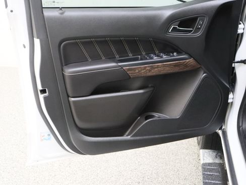 Used 2022 GMC Canyon Denali RWD image 12