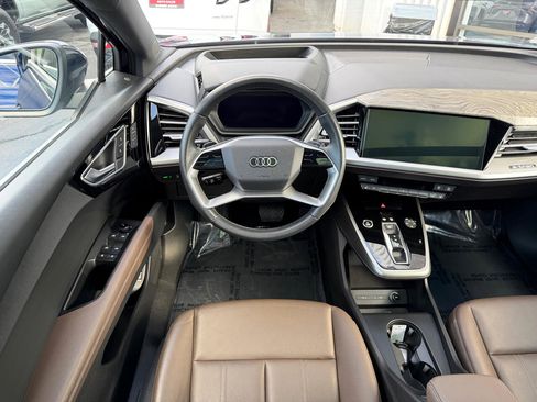 Used 2023 Audi Q4 e-tron Prestige image 5