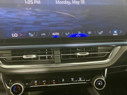 Used 2025 Chevrolet Equinox EV LT FWD image 24