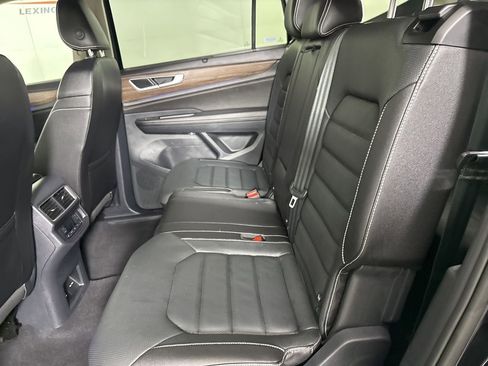 Used 2025 Volkswagen Atlas SEL image 22