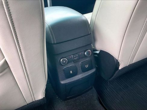 Used 2017 Ford Explorer Platinum image 29