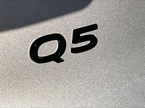Used 2025 Audi Q5 Premium w/ Convenience Package image 29