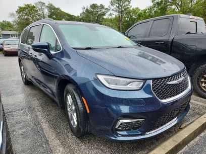 Certified 2021 Chrysler Pacifica Touring w/ Cold Weather Group