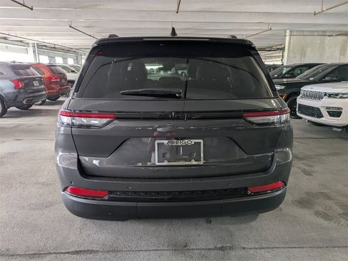 New 2025 Jeep Grand Cherokee Altitude image 6