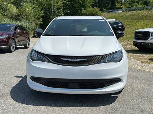 New 2026 Chrysler Voyager LX image 3