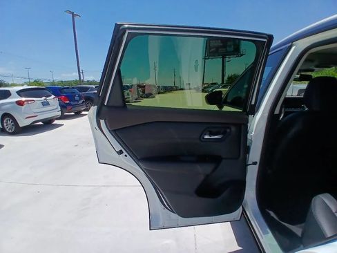 Used 2023 Nissan Rogue SL FWD image 15