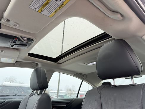 Used 2023 Subaru Legacy Limited image 3