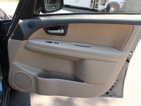 Used 2009 Suzuki SX4 Sedan FWD image 25