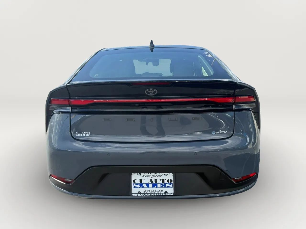 Used 2025 Toyota Prius LE FWD image 4