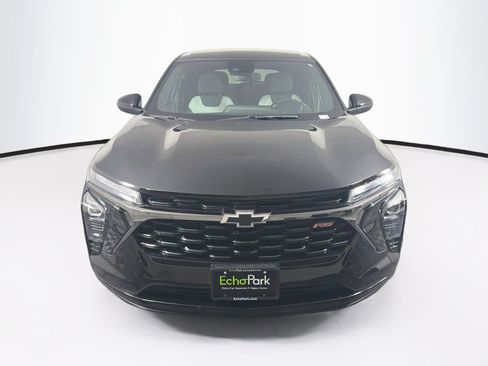 Used 2025 Chevrolet Trax RS w/ Driver Confidence Package FWD image 2