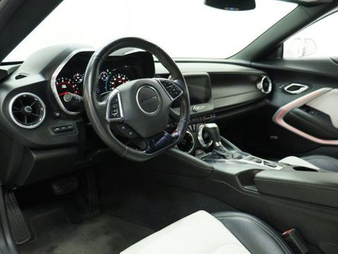 Used 2016 Chevrolet Camaro LT RWD image 8