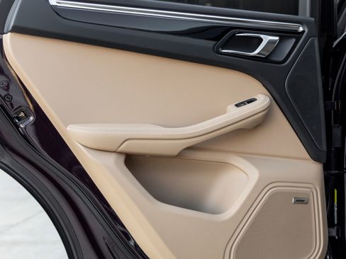 Certified 2026 Porsche Macan AWD/4WD image 33