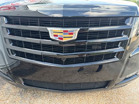 Used 2020 Cadillac Escalade Luxury w/ Escalade Sport Edition AWD/4WD image 11