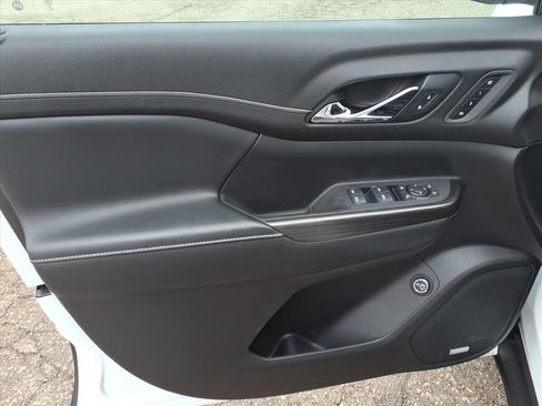 Used 2020 GMC Acadia SLT w/ Driver Alert Package II image 14