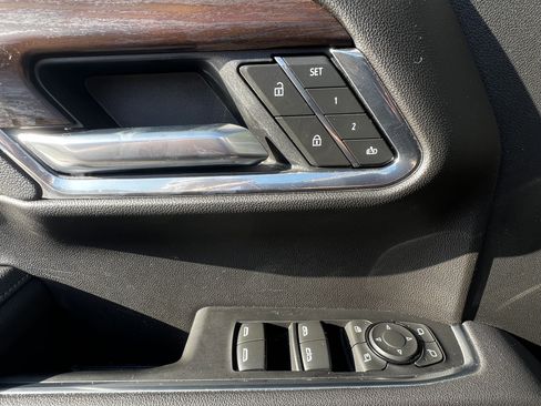 Used 2025 GMC Sierra 1500 SLT w/ SLT Premium Plus Package image 14