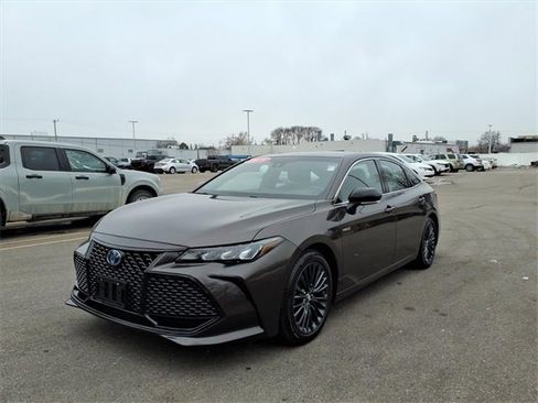 Certified 2019 Toyota Avalon XSE image 3