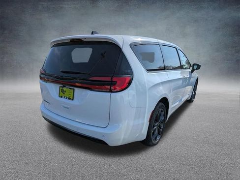 New 2026 Chrysler Pacifica Select FWD image 3