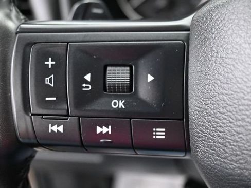 Used 2025 Nissan Rogue SV FWD image 17