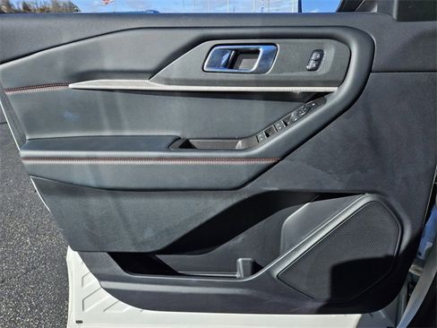 Used 2025 Ford Explorer ST-Line w/ ST-Line Street Pack image 31