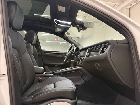 Certified 2026 Porsche Macan AWD/4WD image 23