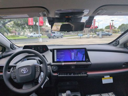 New 2025 Toyota Prius Plug-In Hybrid FWD image 30