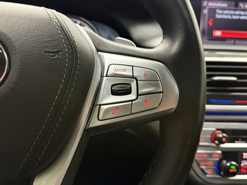 Used 2018 BMW 740e xDrive image 22