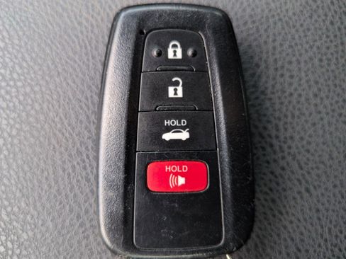 Used 2020 Toyota Camry XSE FWD image 31