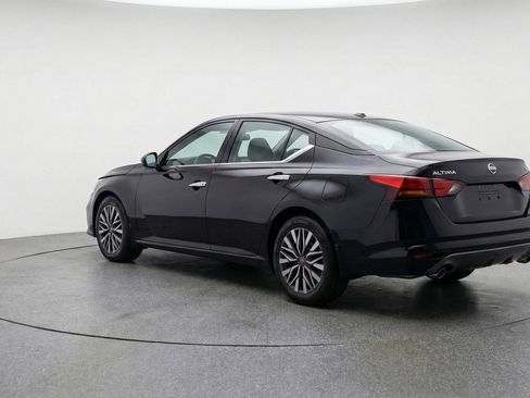 Used 2025 Nissan Altima 2.5 SV FWD image 6