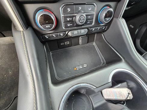 Used 2023 Chevrolet Suburban Premier image 15