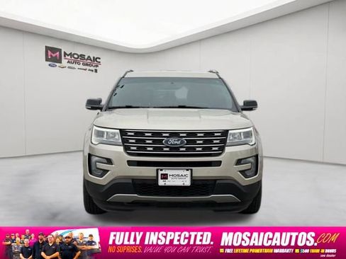 Used 2017 Ford Explorer XLT w/ Equipment Group 202A AWD/4WD image 2