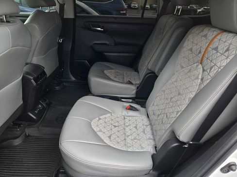 Used 2023 Toyota Highlander Bronze Edition AWD/4WD image 12
