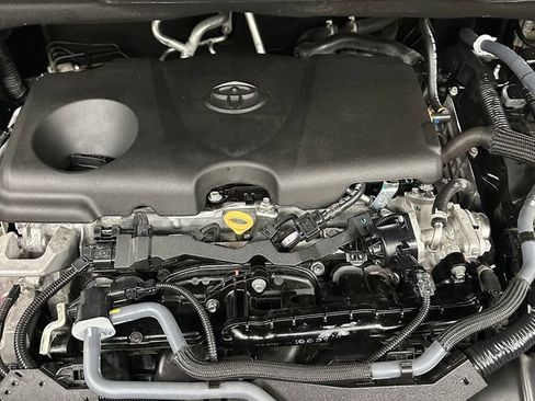 Used 2025 Toyota Sienna XLE FWD image 7